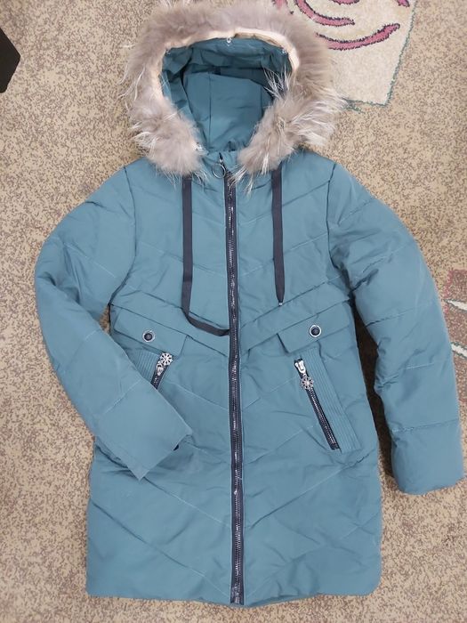 Продам зимнюю куртку на девочку