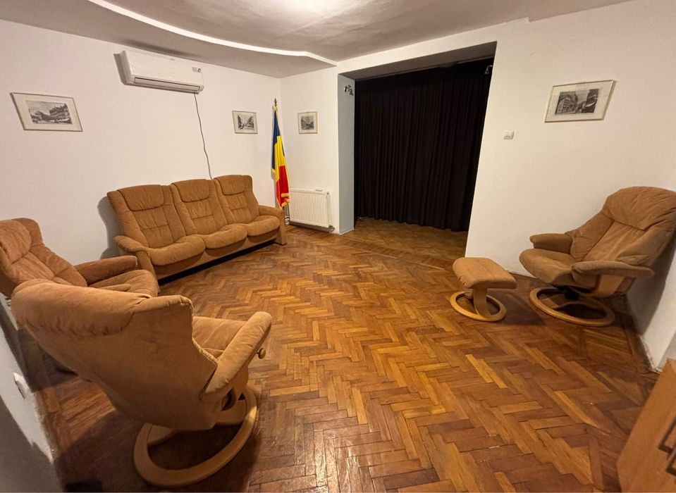 Apartament Parter ( birou , spatiu comercial)