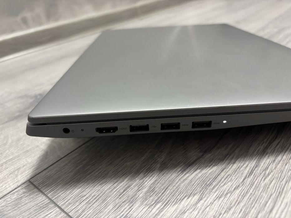 Laptop Lenovo IdeaPad S145-15IKB i5 SSD 256GB cu încărcător
