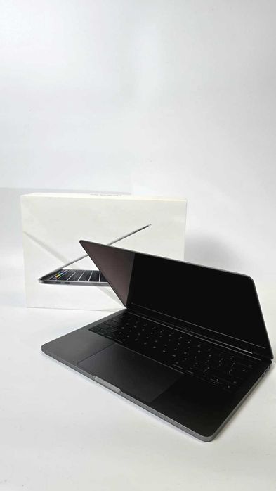 MacBook Pro 13” A1989 | i7 | 16 GB RAM | SSD 1 TB | Baterie 108 cicluri | Stare excelentă