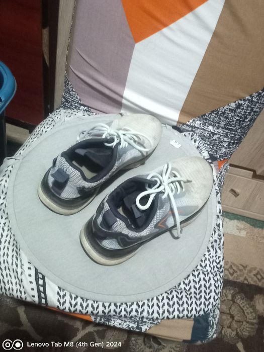 Vând adidași albaștri mărimea 41 adidași intecabili