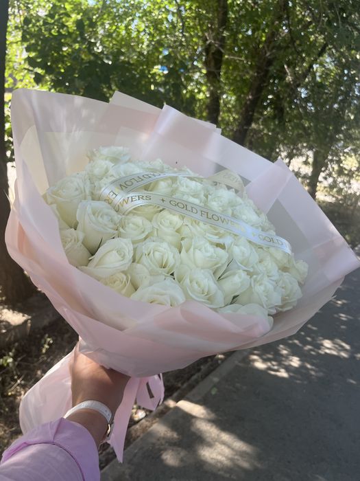 Красивый букет из 51 роз