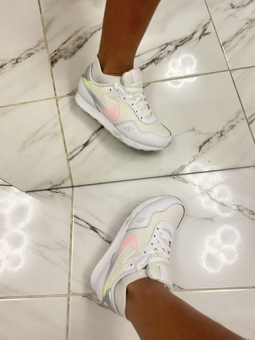 Adidasi dama 38,5 Nike