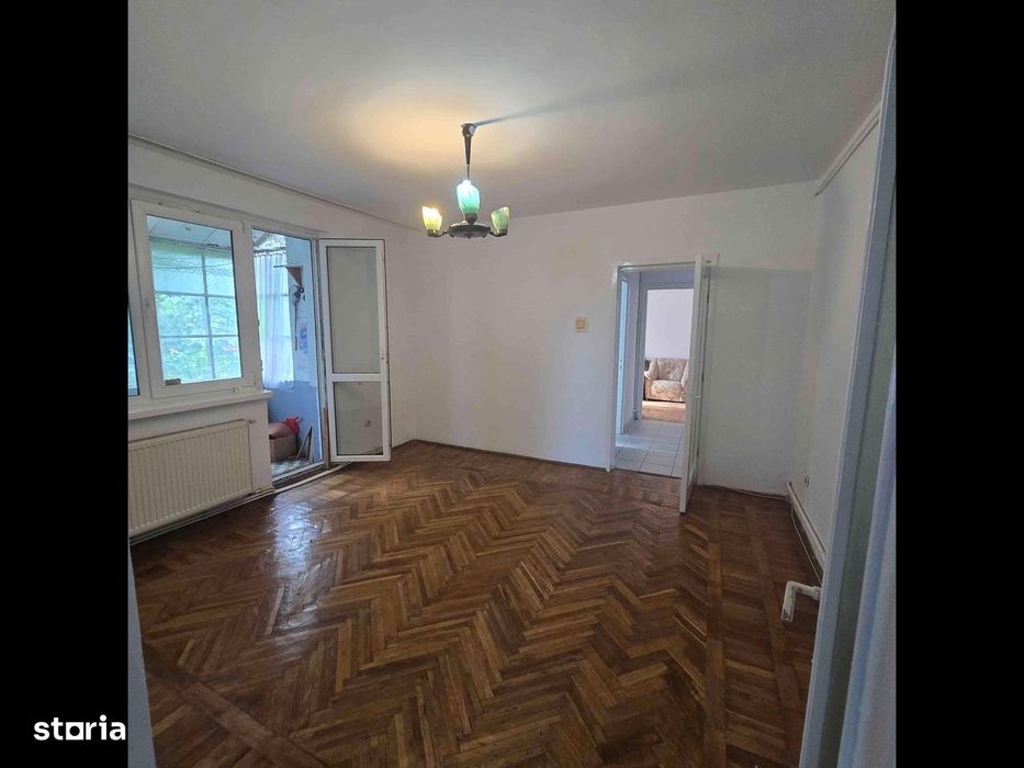 Apartament cu vedere la bulevardul Traian.