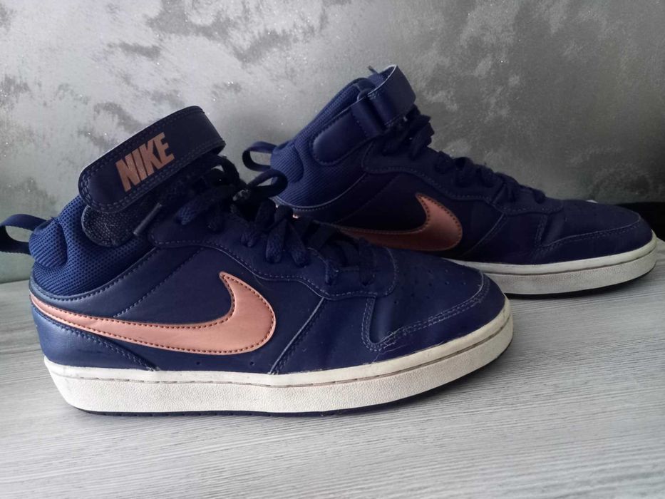 Nike - естествена кожа шити номер 40