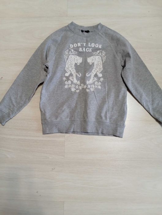 Продам  свитшот 42 размер