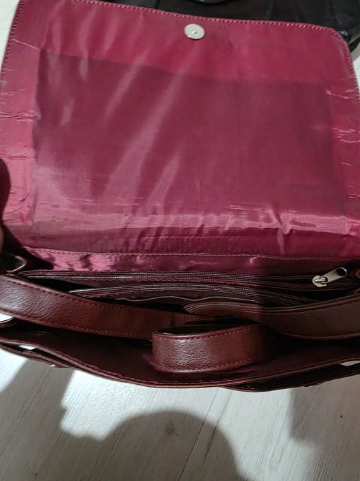 Лот от чанти Oriflame,Valentino