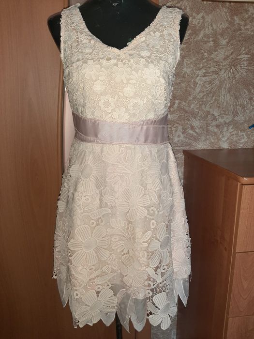 Продам нарядные платья 44-46