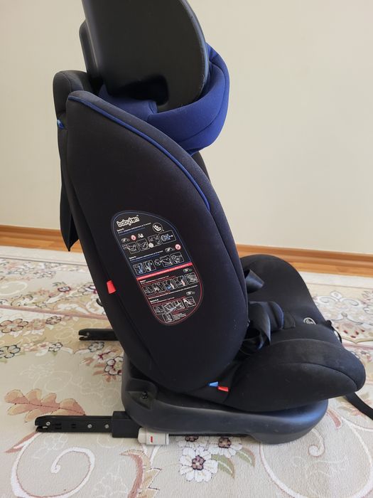 Продается автокресло isofix