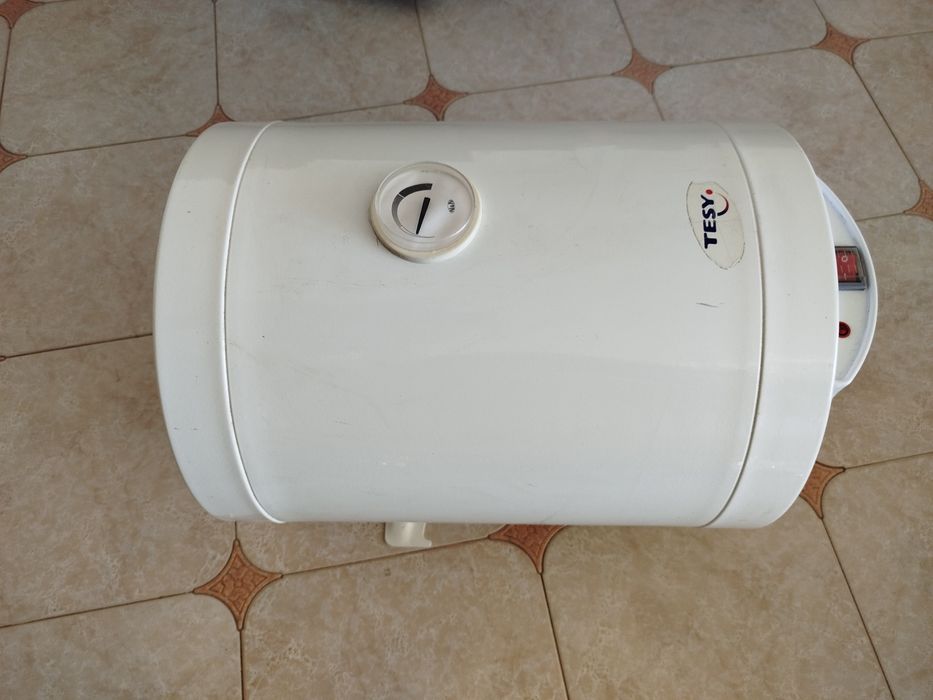 Продавам бойлер Теси 30 литра