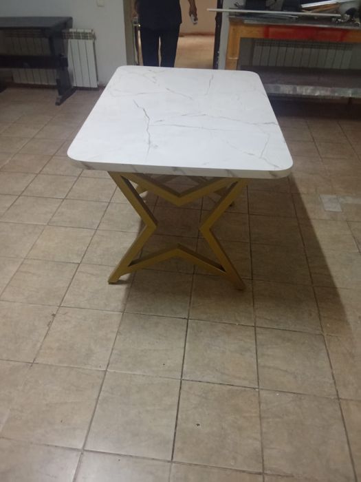 Продаются столы новые