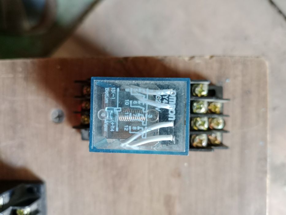 Продам промеж.реле,конденсатор,драйвер.