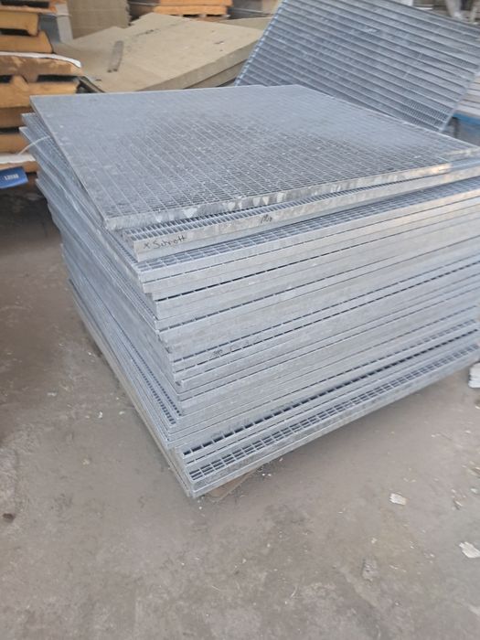 Gratare zicate si trepte zicate petru scari de exterior