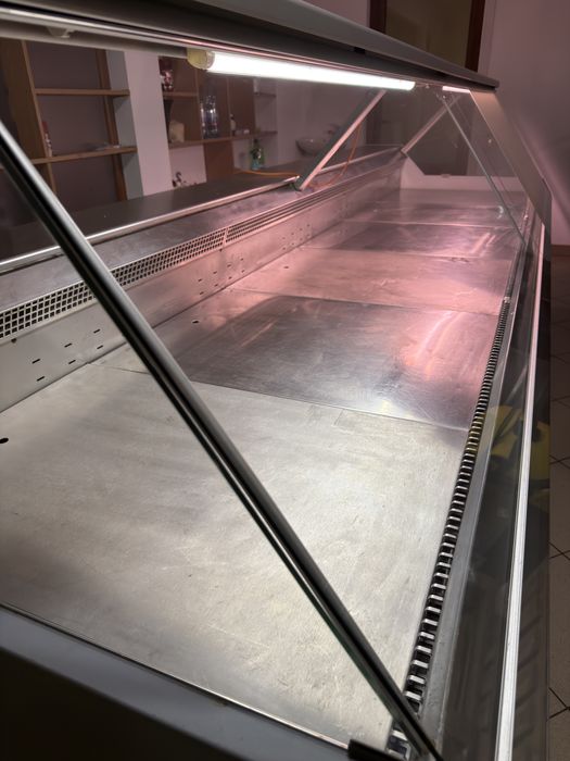 Vitrina Linde 380 cm lungime - mezeluri, lactate - FARA AGREGAT