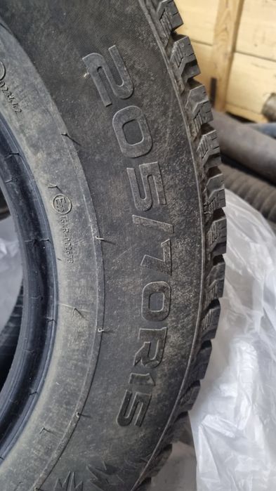 Шины зима 205/70R15