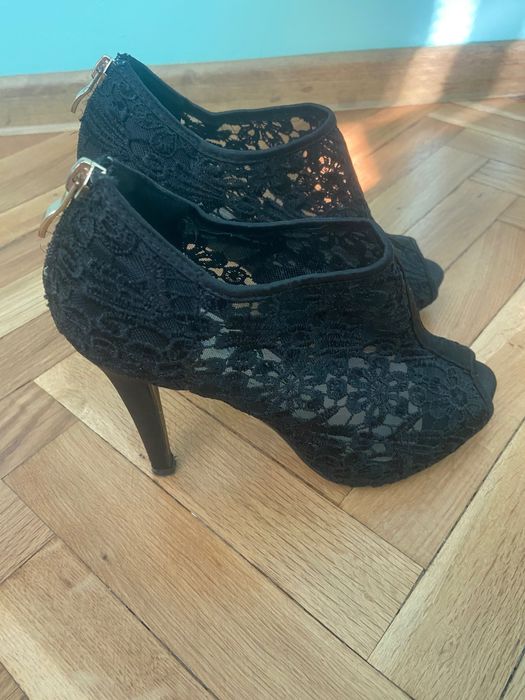 Черни обувки на ток