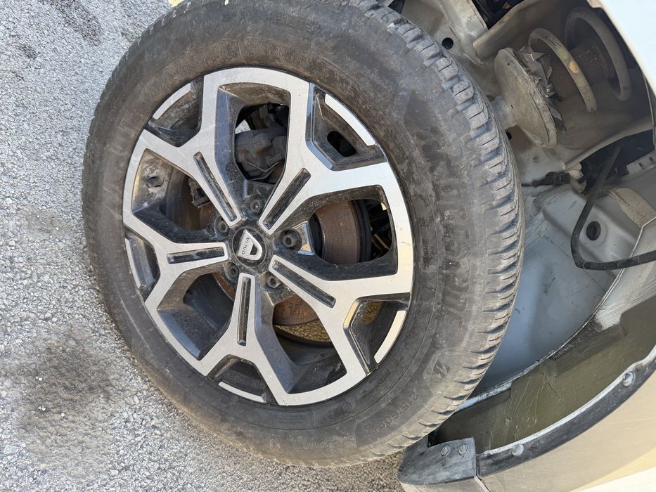 Джанти с гуми 17’ Dacia Duster