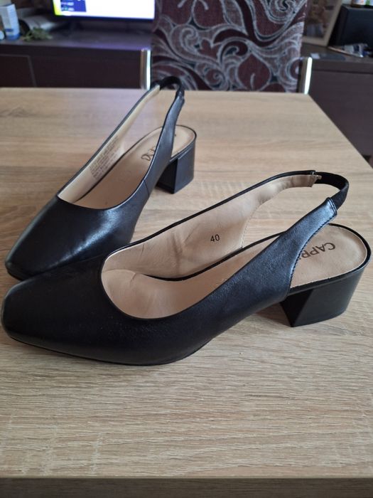 Черни Обувки на Ток Caprice