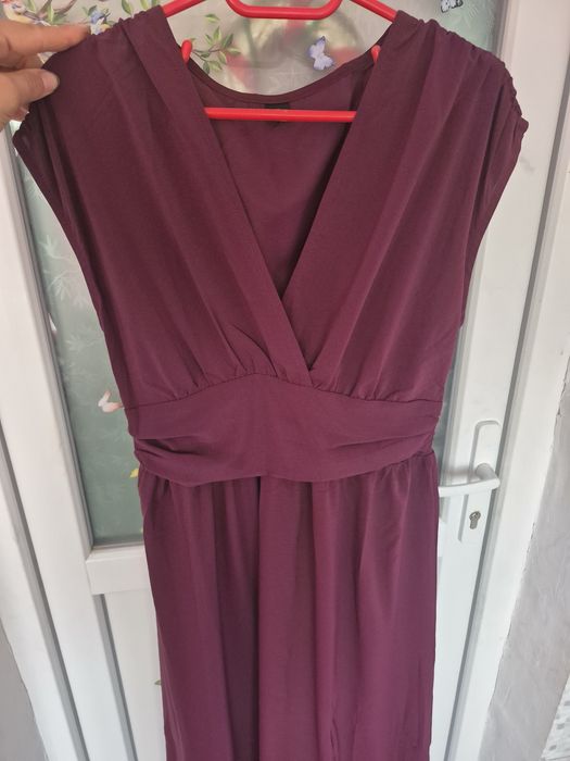 Rochie elegantă bordo-bordeaux / cu decolteu în V și elastic lat la spate, M