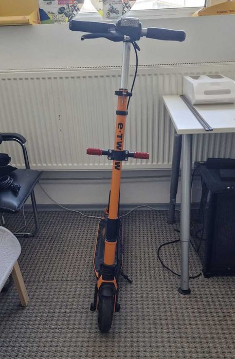 Trotineta electrica E-TWOW e twow GT SPORT Viteza 52km/h Greutate 13 kg Amortizoare fata si spate Autonomie 45 km Baterie 48V 9.6Ah