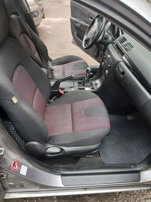 Автомобил Мазда 3