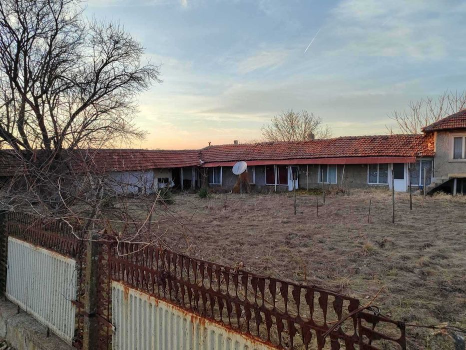 Продава се Къща в с. Тодорово, Област Разград - 300 кв.м за 213 €/кв.м - Снимка #3