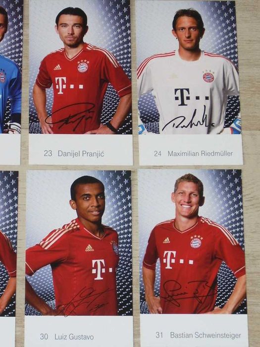 Комплект ОРИГИНАЛНИ футболни картички на Байерн (Мюнхен) сезон 2011/12