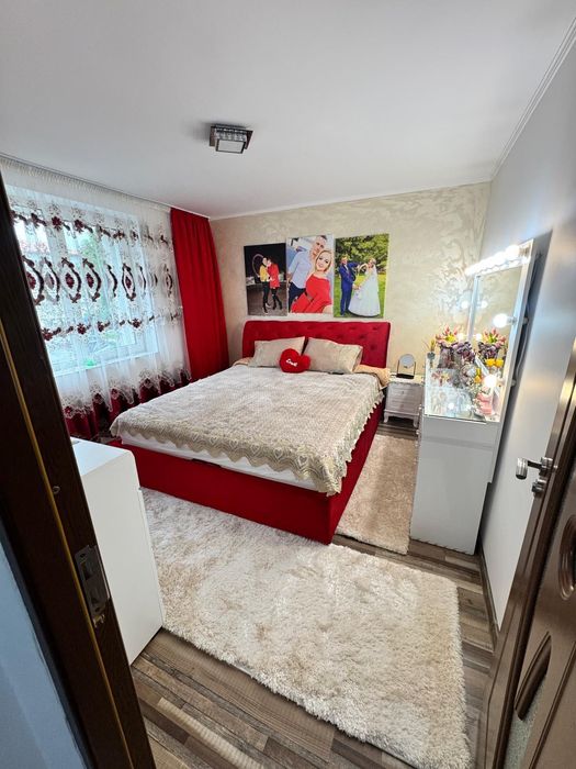 Vând apartament decomandat cu 3 camere cu suprafața utilă de 56,59 m.p și balcon de 3,42 m.p