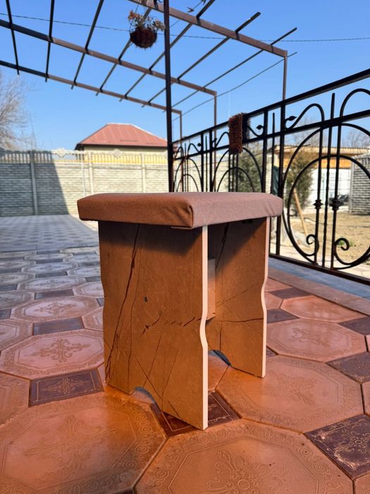 Новый кухонный стол и табуретки