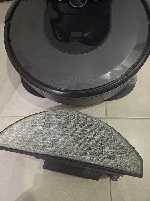 Irobot Roomba Combo i8+ робот за сухо и мокро почистване.