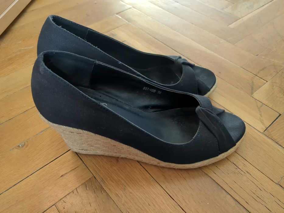 Дамски обувки много запазени