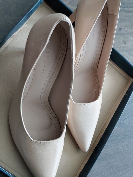 Продаются туфли женские