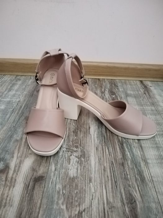 Нови сандали 39 номер