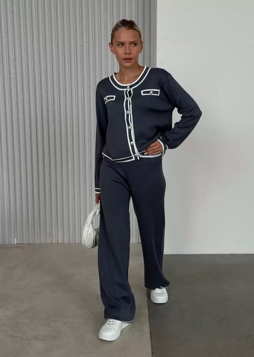 Костюм серый трикотажный