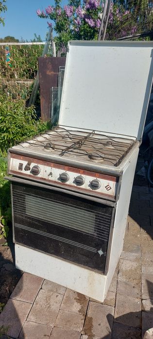 Продам газовую плиту