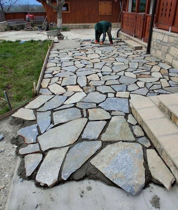 Piatră naturală de top la preț de producător. Transport și montaj.