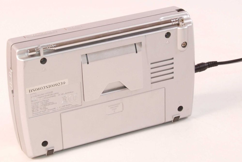 Radio BENCH, 4 lungimi unda, priza-baterii, Made in Germany, ca NOU