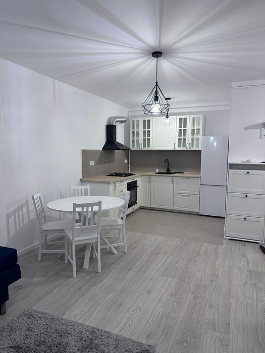 Inchiriez apartament