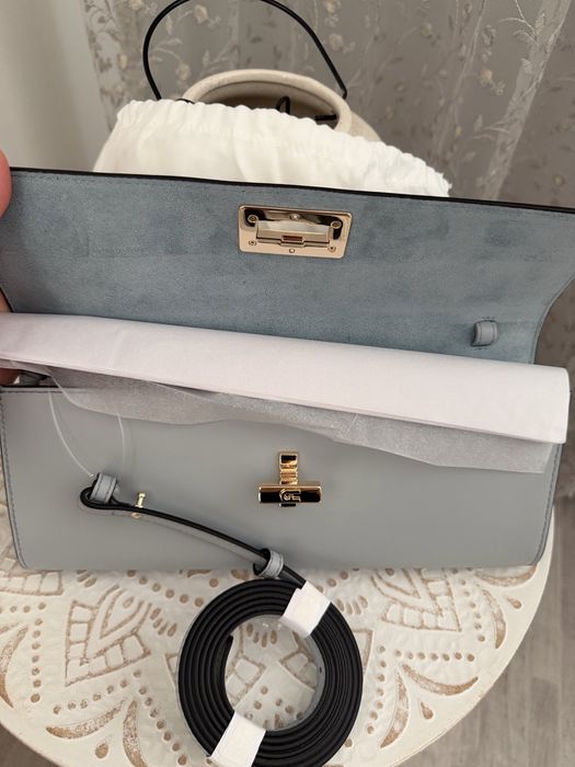 Furla часовник естествена кожа в сребисто —Чанта Furla естествена кожа 165€