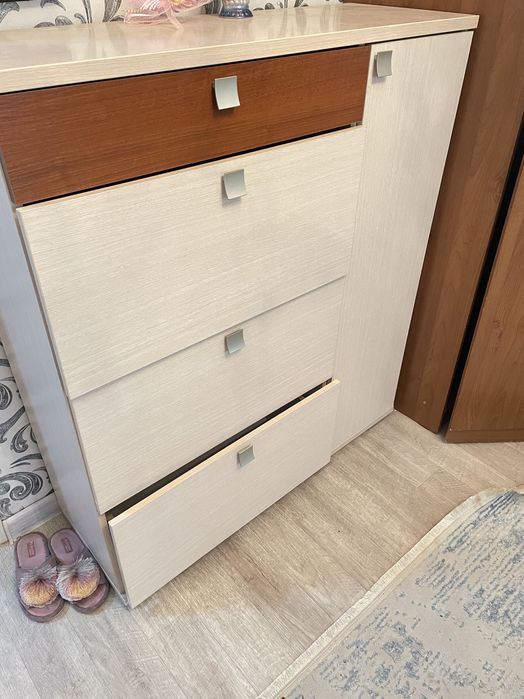 Шкаф диван стол продается