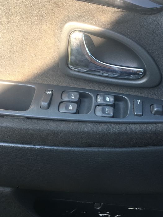 Продавам Volvo V40  1.9 TDI