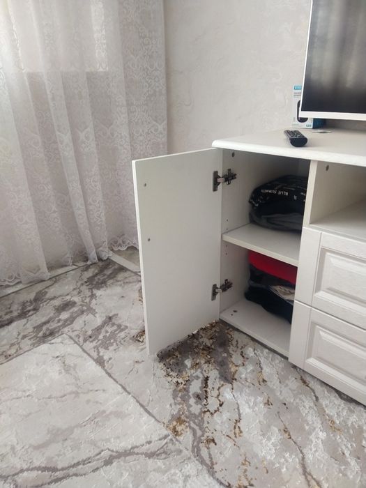 Продам тумбу под телевизор