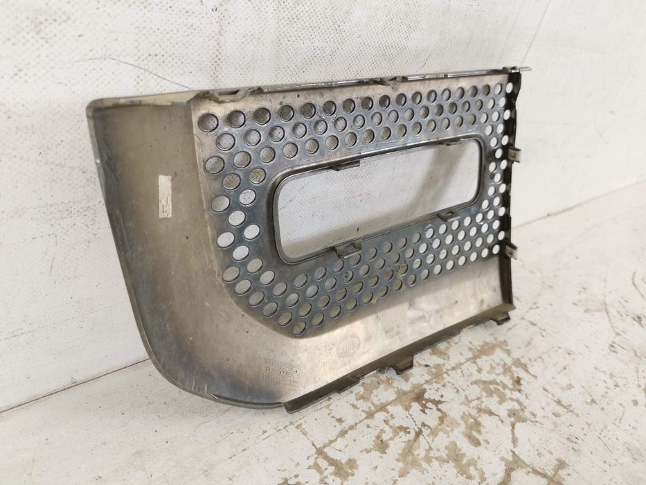 Ляв проекторен радиаторен грил / Lqv proektoren radiatoren gril Land R