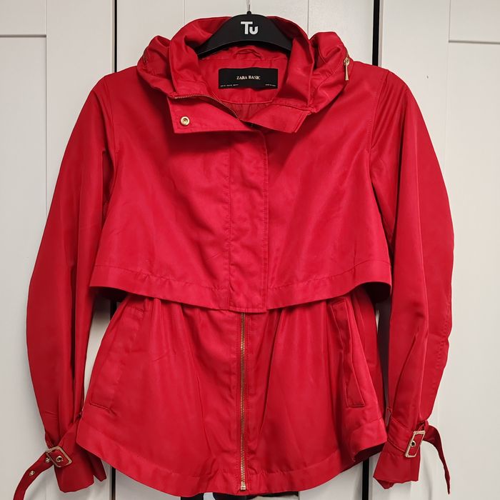 ZARA BASIC – Geacă roșie cu glugă, mărimea XS,