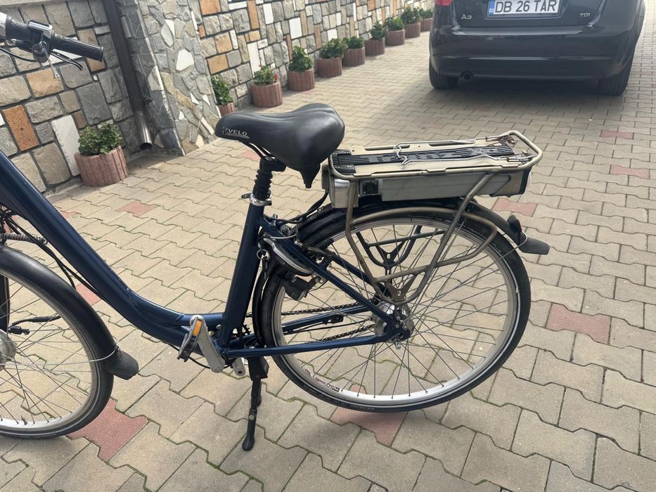 Bicicletă electrică cu accelerație la mână