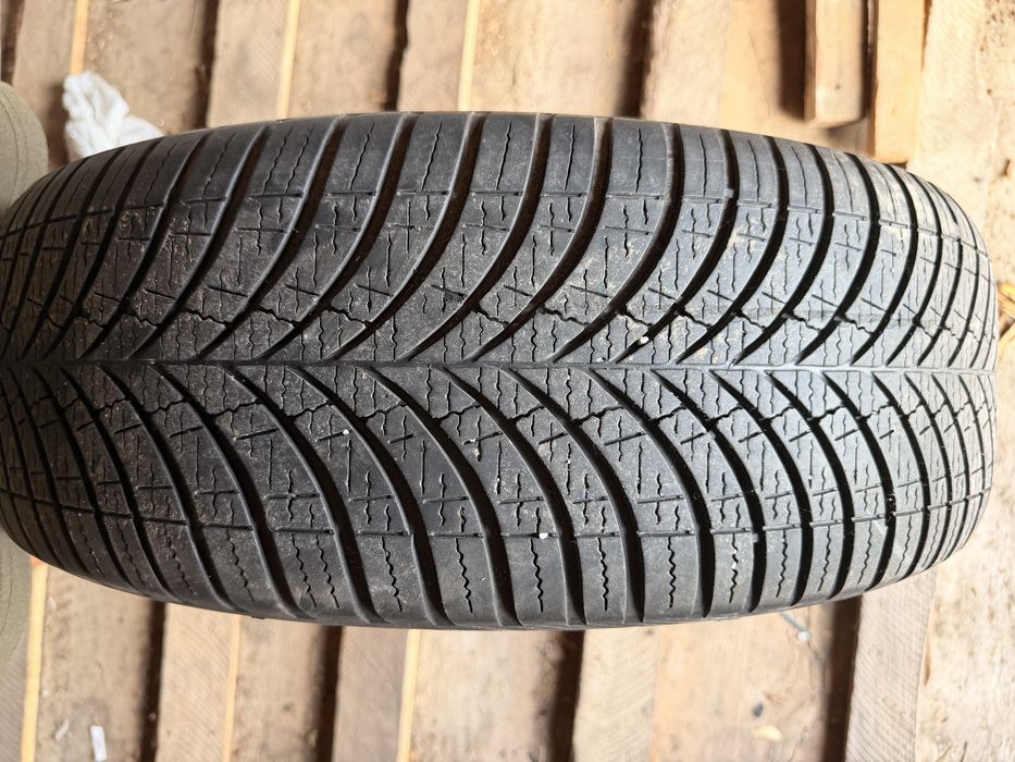 4 Anvelope Goodyear Vector 4Seasons – 215/60 R17 100H