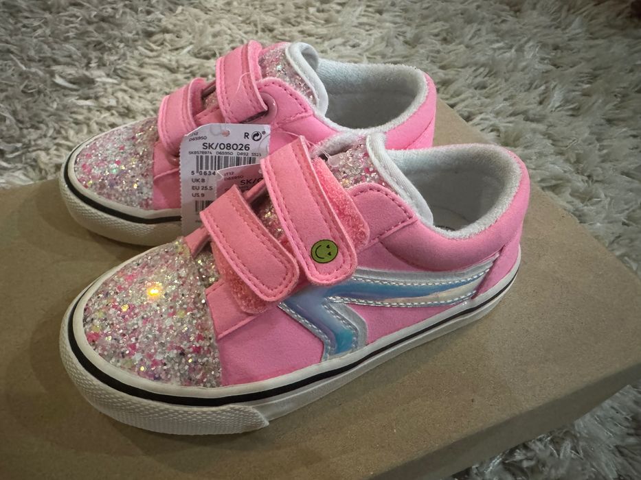 Vând tenisi Next , noi cu eticheta , marimea 25,5 ( 8 UK)