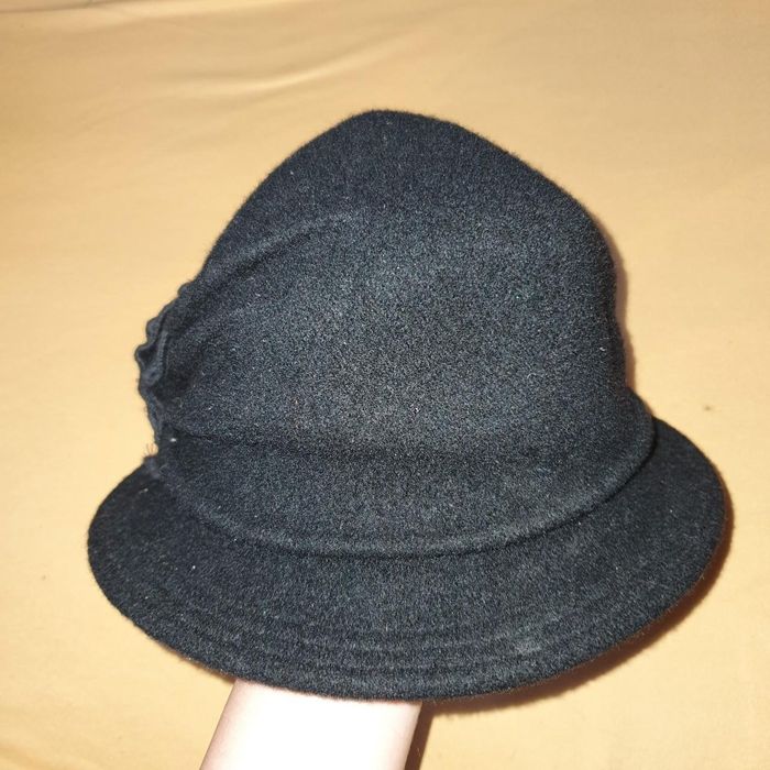 Pălărie eleganta cu floare - lana