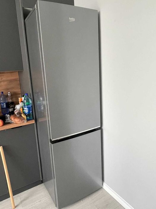Продам холодильник BEKO высотой 200 см серого цвета