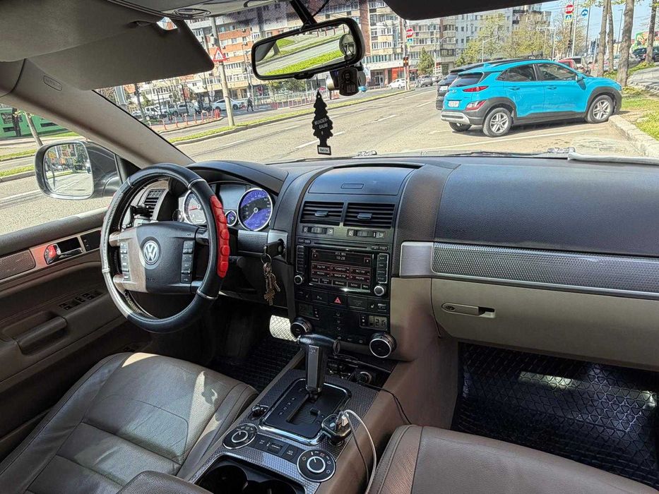 Volkswagen Touareg Facelift 3.0 TDI V6 sau schimb cu logan